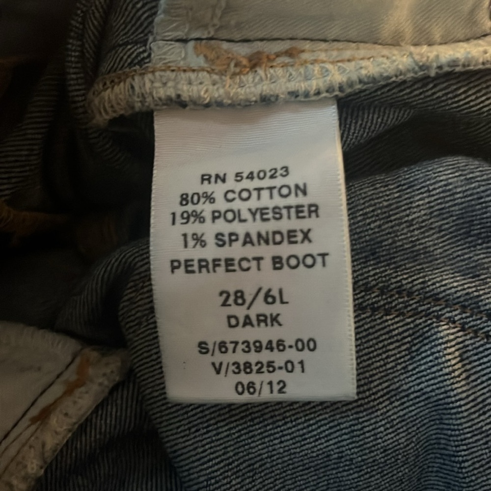 Old navy women’s perfect boot jeans size 28/6L. - Picture 9 of 10